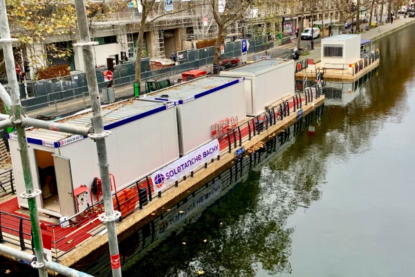 location-base-vie-flottante-bungalow-chantier-fluvial