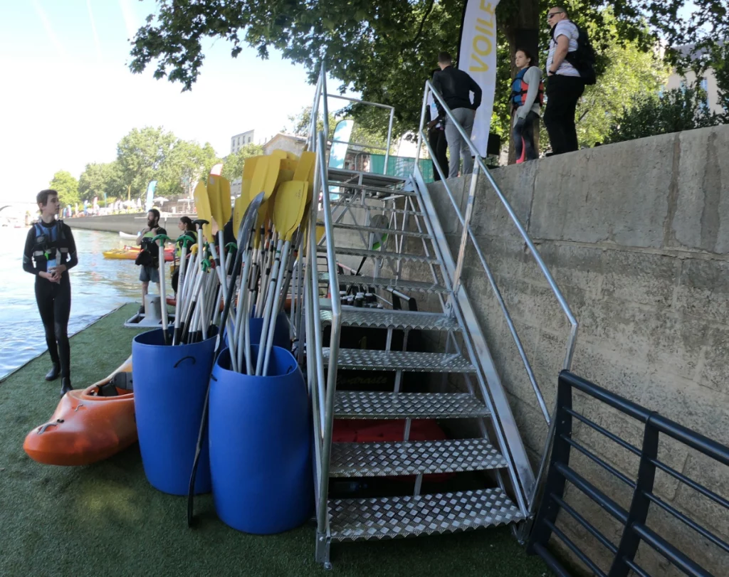 location-escalier-ponton-flottant-plateforme-barge-motorise