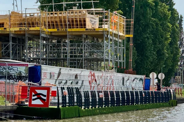 1-location-ponton-flottant-velos-pont-passerelle-bargejpg