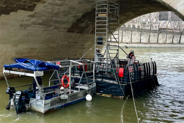 1-location-ponton-motorisé-travaux-sur-barge-flottantejpg