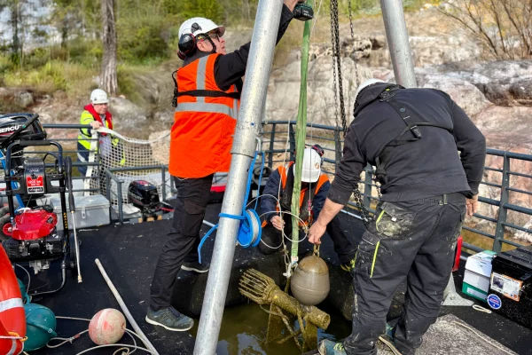 10-location-barge-motorise-palan-ponton-flottant-modulairejpg