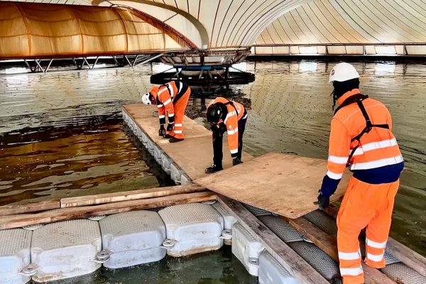 10-location-ponton-flottant-milieu-confié-bargejpg