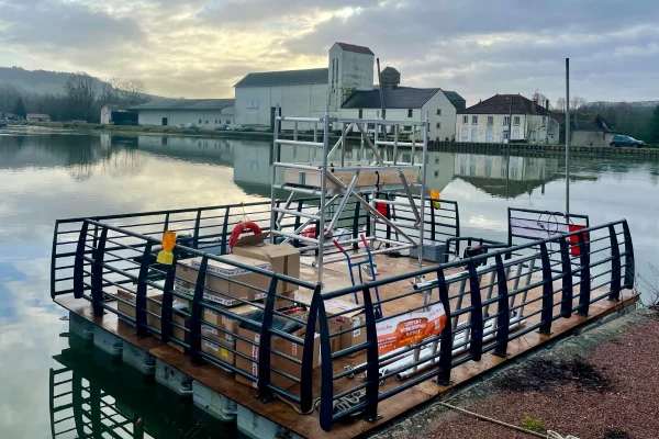 10-location-ponton-flottant-motorisé-plateforme-lavage-vitresjpg