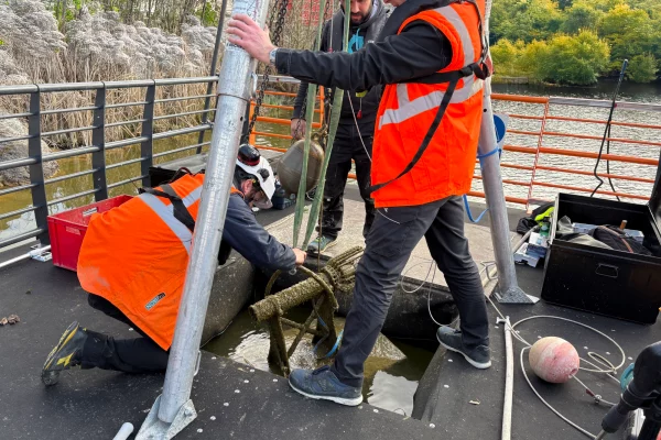 11-location-barge-motorise-palan-ponton-flottant-modulairejpg