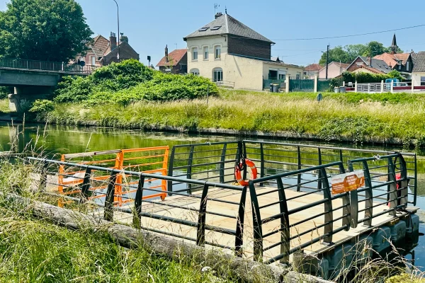 11-location-plateforme-travail-flottante-ponton-modulaire-btpjpg