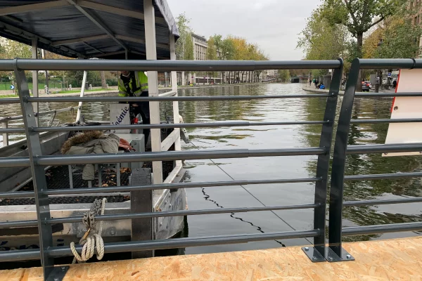 11-location-ponton-flottant-motorise-garde-corps-homologuejpg