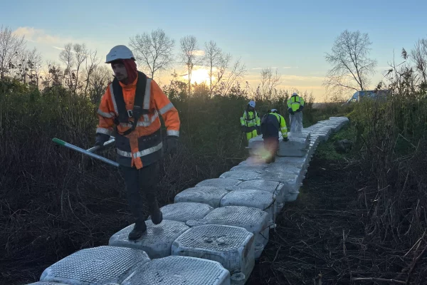 11-location-ponton-marecage-plateforme-barge-fluvial-chantierjpg