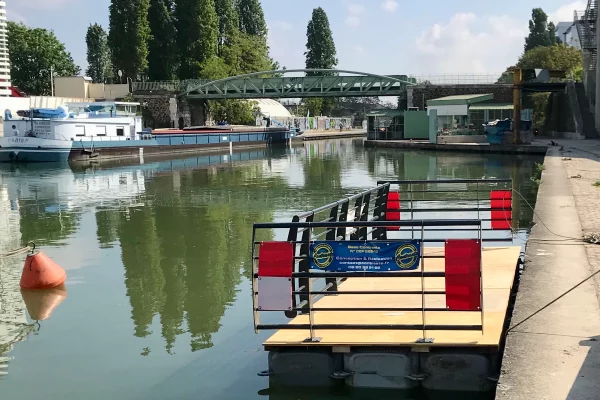 12-location-ponton-flottant-motorisé-plateforme-lavage-vitresjpg