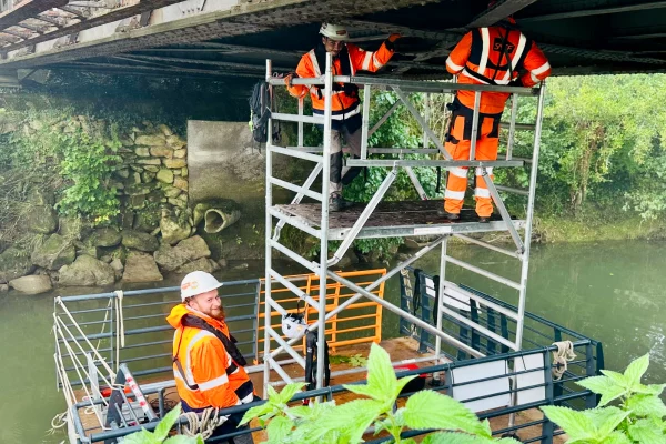 13-location-barge-motorise-echafaudage-ponton-modulaire-flottantjpg