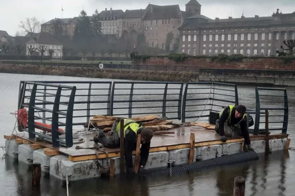 13-location-plateforme-travail-flottante-ponton-modulaire-btpjpg