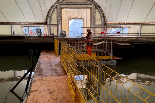 13-location-ponton-flottant-milieu-confié-bargejpg