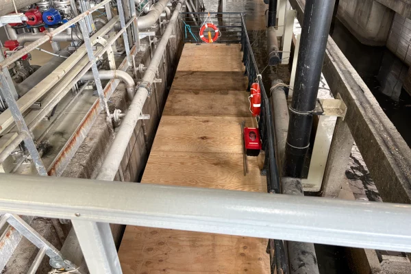 13-location-ponton-flottant-milieu-confié-bargejpg