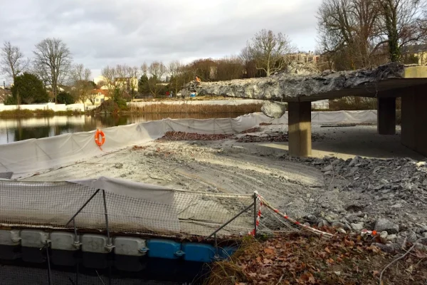 15-location-plateforme-travail-flottante-ponton-modulaire-btpjpg