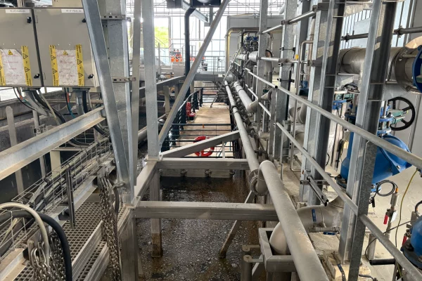 15-location-ponton-flottant-milieu-confié-bargejpg