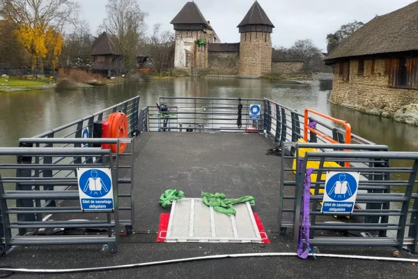 2-Location-ponton-motorise-garde-corps-coulissant-expertisejpg