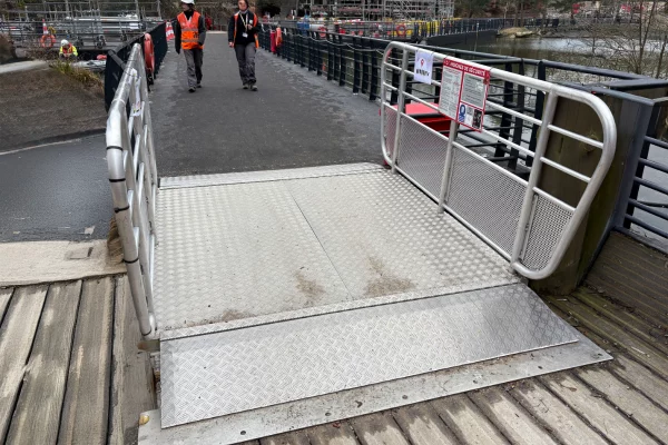 2-location-passerelle-homologue-ponton-flottant-modulaire-motorisejpg