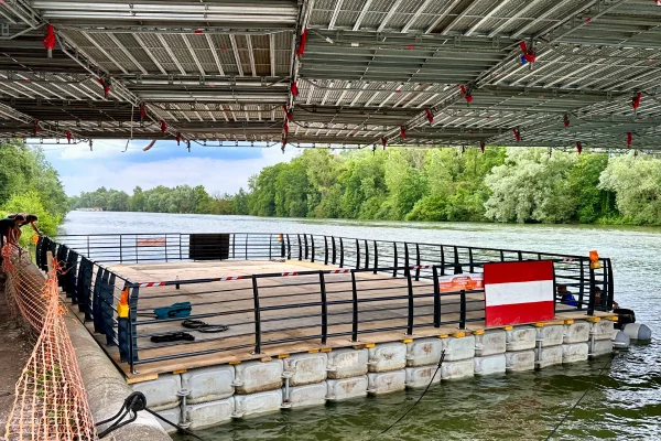 2-location-plateforme-travail-flottante-ponton-modulaire-btpjpg