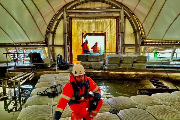 2-location-ponton-flottant-milieu-confié-bargejpg