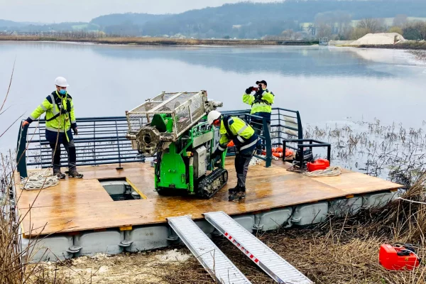 2-location-ponton-motorise-forage-carottage-barge-btpjpg