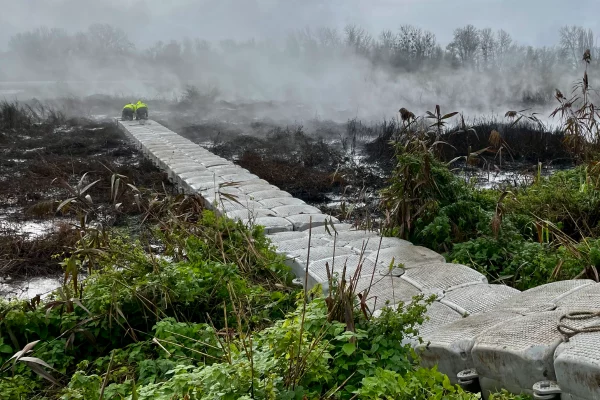 3-location-ponton-marecage-plateforme-barge-fluvial-chantierjpg