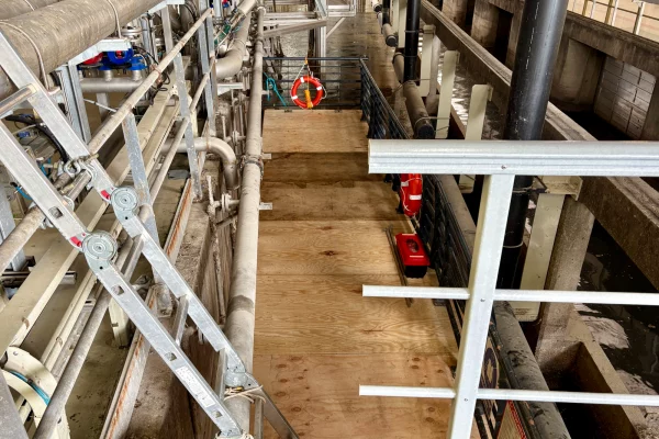 4-location-ponton-flottant-milieu-confié-bargejpg