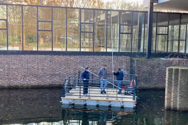 4-location-ponton-flottant-motorisé-plateforme-lavage-vitresjpg