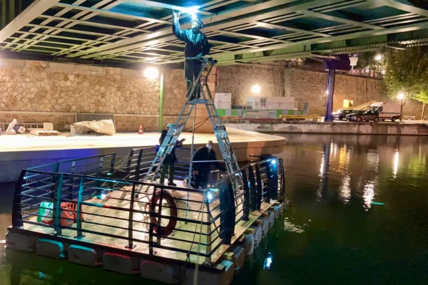 4-location-ponton-motorisé-travaux-sur-barge-flottantejpg