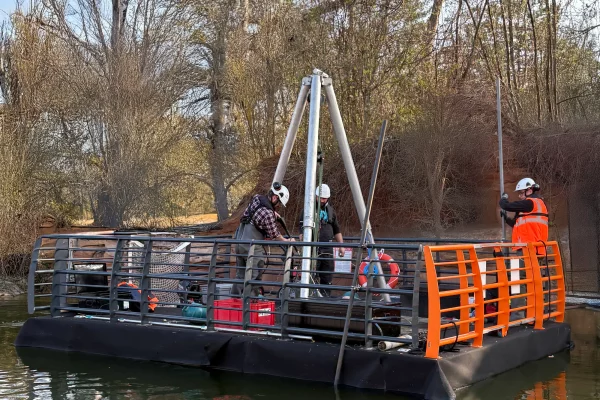 5-location-barge-motorise-palan-ponton-flottant-modulairejpg