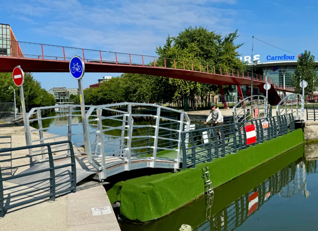 location-passerelle-homologue-ponton-flottant-modulaire-motorise