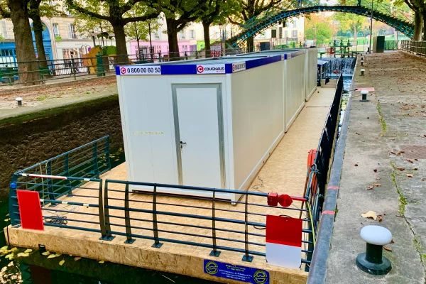 location-base-vie-flottante-bungalow-chantier-fluvial