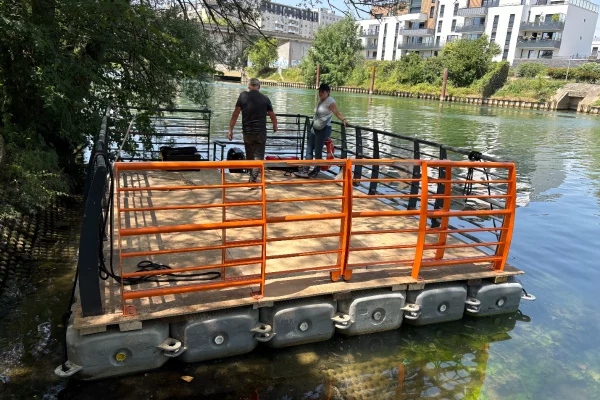 6-location-plateforme-travail-flottante-ponton-modulaire-btpjpg