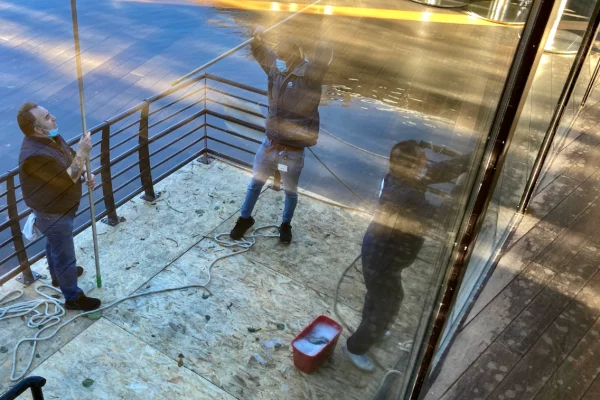 6-location-ponton-flottant-motorisé-plateforme-lavage-vitresjpg