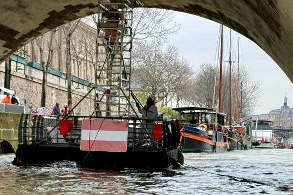 6-location-ponton-motorisé-travaux-sur-barge-flottantejpg