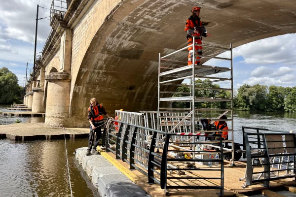 7-location-ponton-échafaudaudage-flottant-btp-barge-plateformejpg