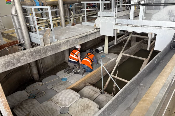 7-location-ponton-flottant-milieu-confié-bargejpg