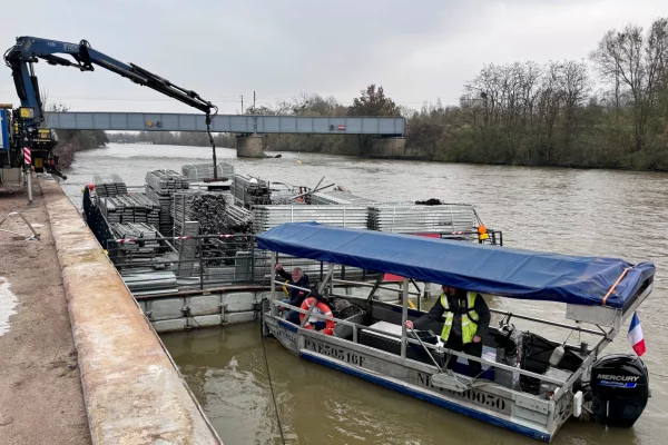 7-pousseur-ponton-modulaire-plateforme-barge-motorisé-flottantejpg