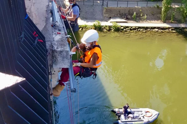 8-location-bateau-vigie-assistance-zodiac-cordiste-echafaudeurjpg