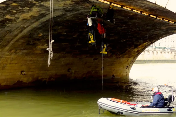 8-location-bateaux-sécurité-zodiac-assistance-tournage-filmjpg