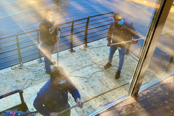 8-location-ponton-flottant-motorisé-plateforme-lavage-vitresjpg