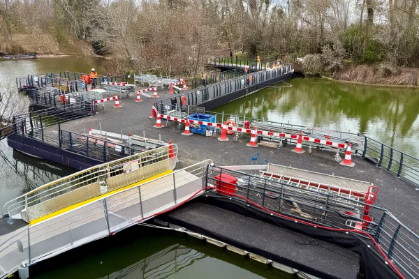 8-pont-chantier-cheminement-ponton-flottante-btp-passerellejpg