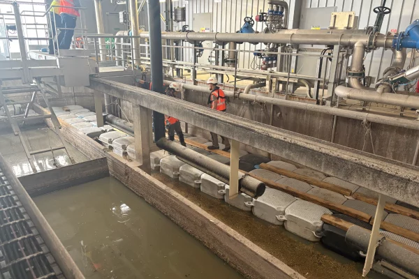 9-location-ponton-flottant-milieu-confié-bargejpg