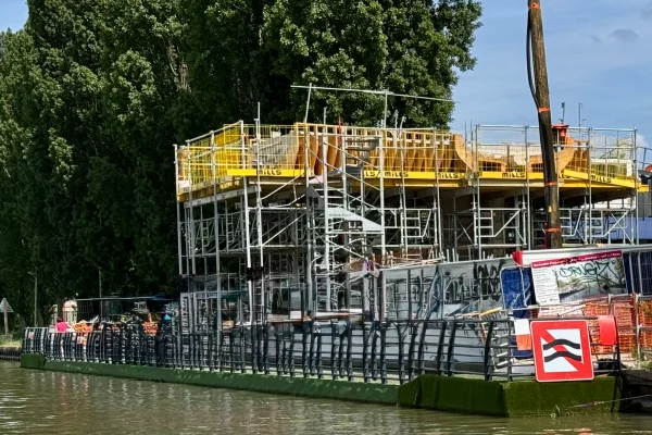 9-location-ponton-flottant-velos-pont-passerelle-bargejpg