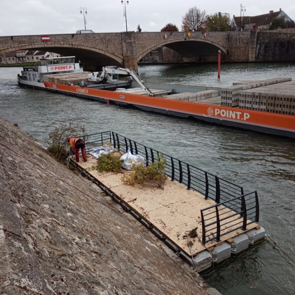 C’est l’histoire d’un ponton flottant et de 6 ponts sur le canal latéral à la Garonne près d’Agen