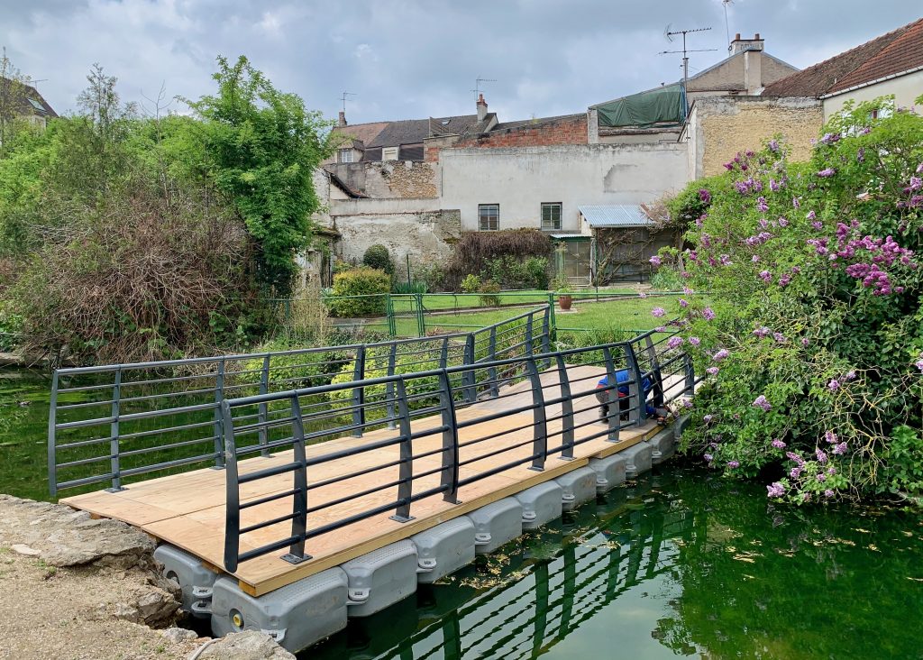 3-location-ponton-plateforme-barge-BTP-devis-chantier-sécurisé.jpg