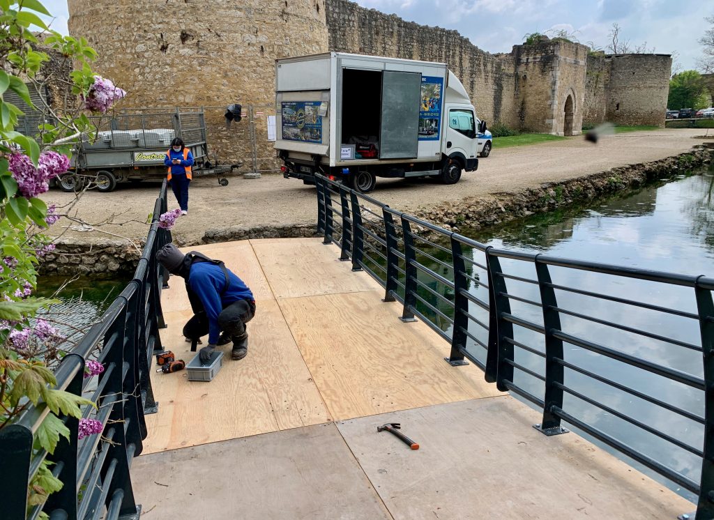 4-location-ponton-plateforme-barge-BTP-devis-chantier-expertisé.jpg