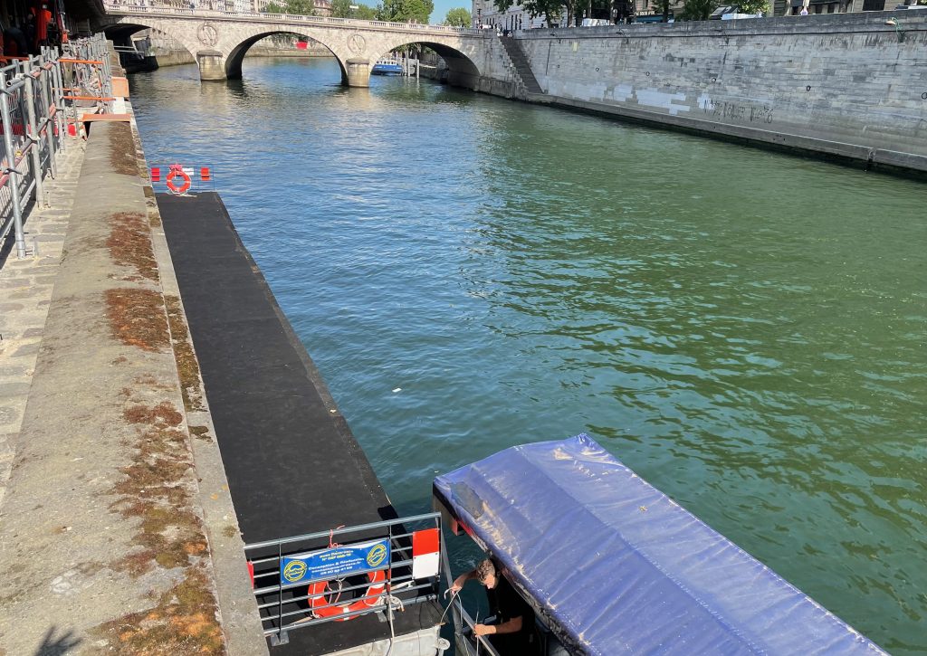 7-location-devis-prix-plateforme-flottante-ponton-homologué-expertisé-modulable-travail-btp-contrastepro-travaux-fluviaux-location-barge-de-chantier-idf-france-paris.jpg