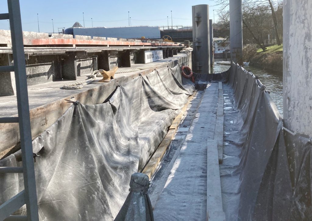 7-location-ponton-plateforme-barge-BTP-devis-chantier-sécurisé.jpg