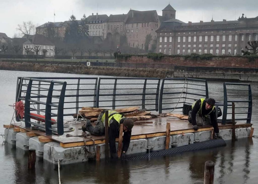 8-location-devis-prix-plateforme-flottante-ponton-homologué-expertisé-modulable-travail-btp-contrastepro-travaux-fluviaux-location-barge-de-chantier-idf-france-paris.jpg