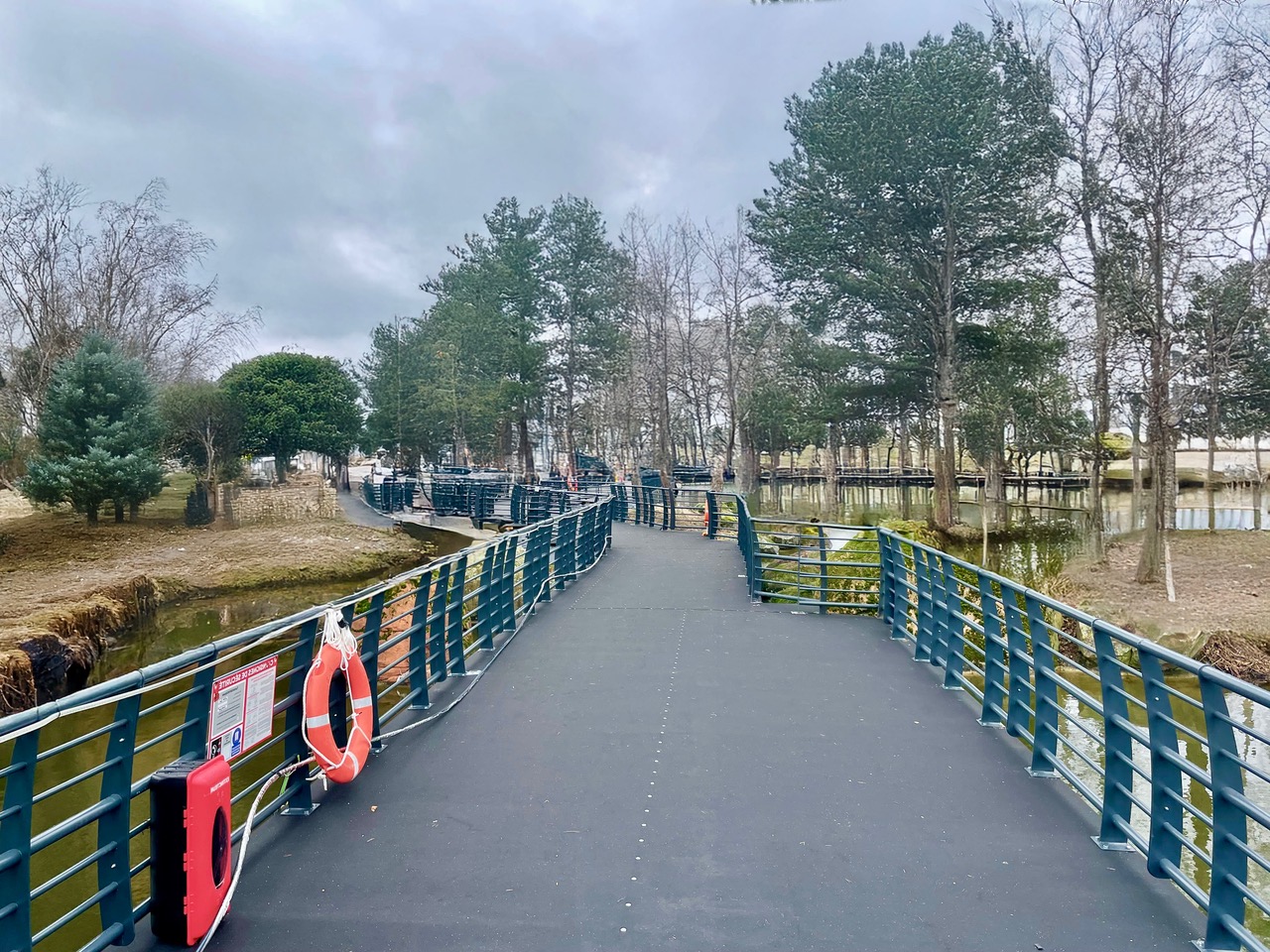 Cheminement flottant pour chantier accès sécurisé, stable et modulable